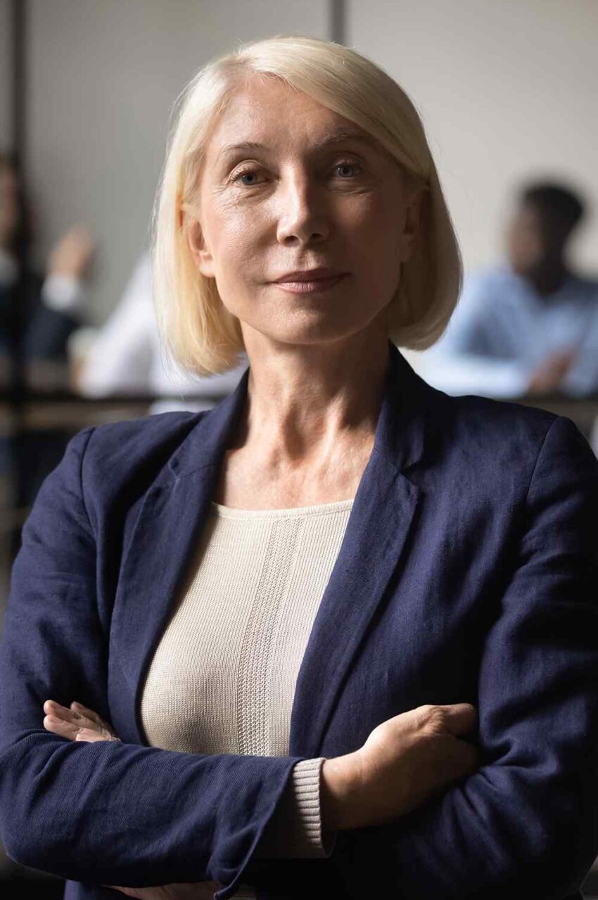 https://multiservicios24.com/wp-content/uploads/2019/02/team_04-850x1280.jpg